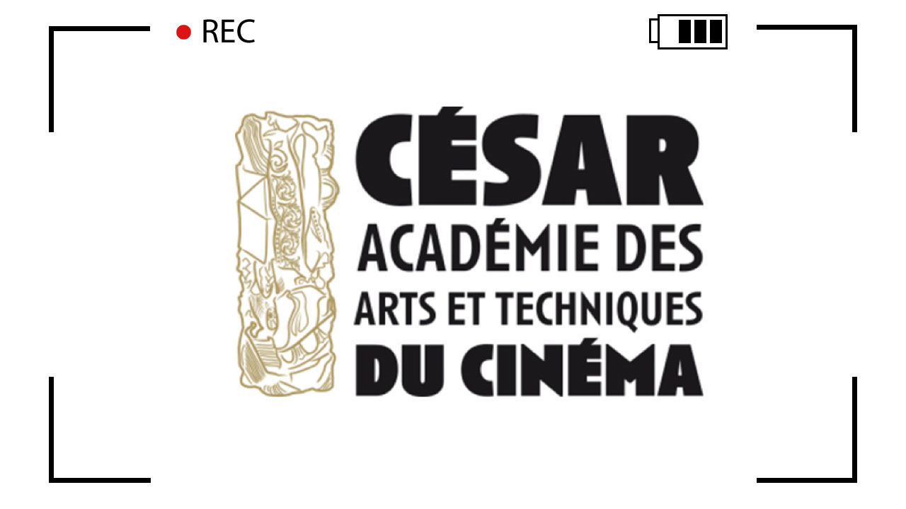 It is the logo of the French film award. It is a line drawing of the golden statue (which the winners receive) with the following text next to it: César Académie des Arts et Techniques du Cinéma.